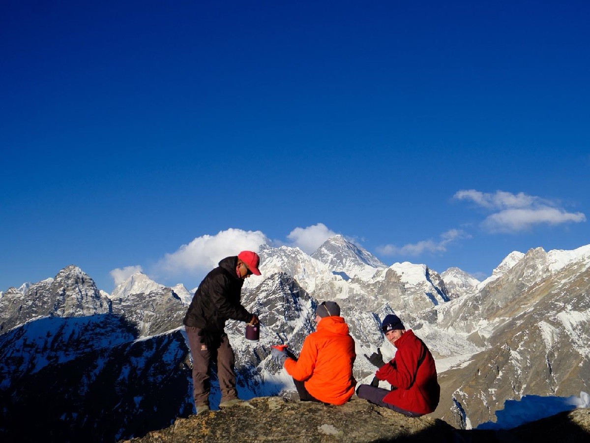 trekking in nepal himalayas